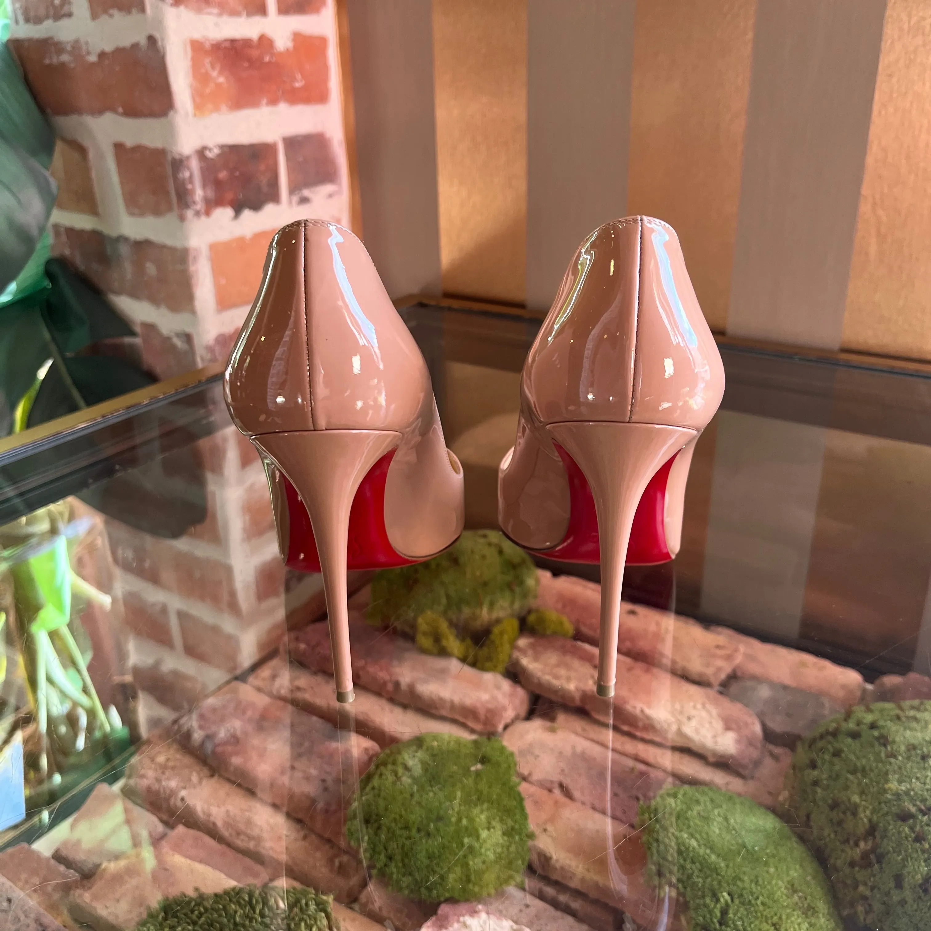 CHRISTIAN LOUBOUTIN Pigalle Follies Nude Patent Leather Pumps SZ 38.5