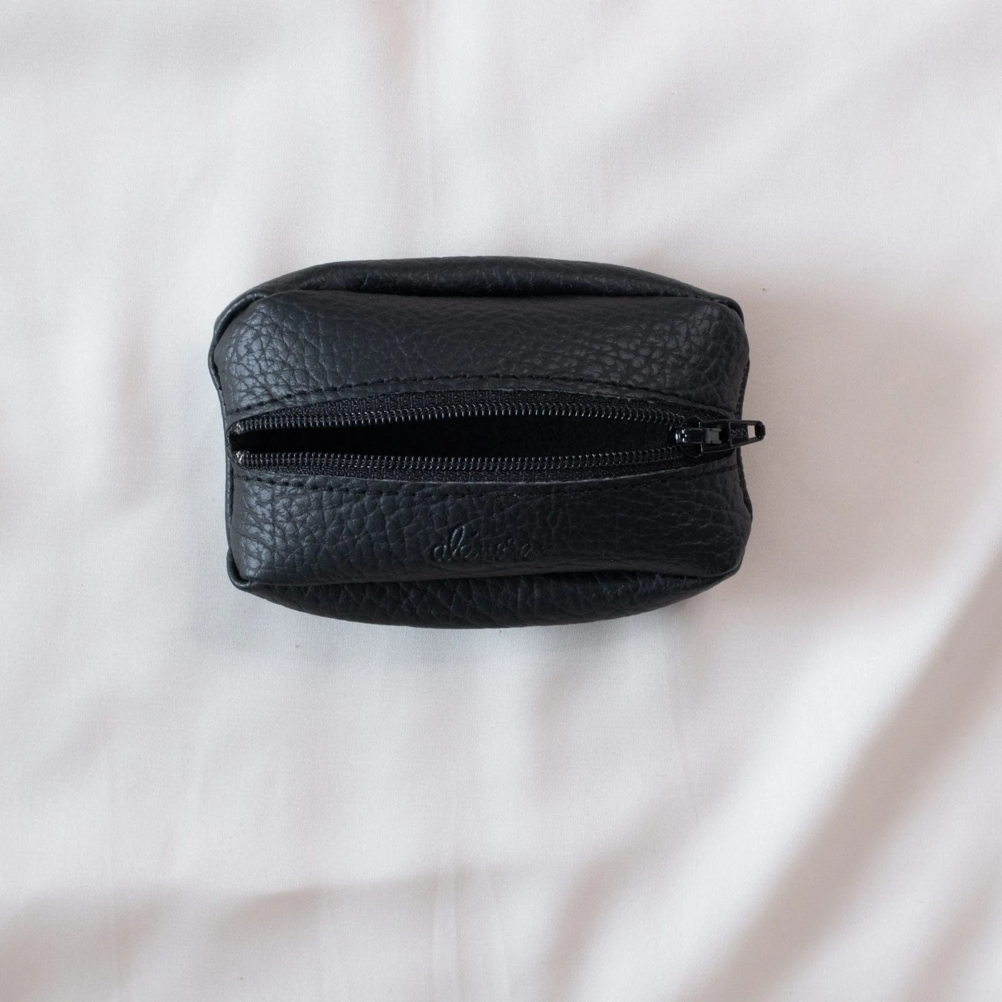Crocus Vegan Apple Leather Purse | Black