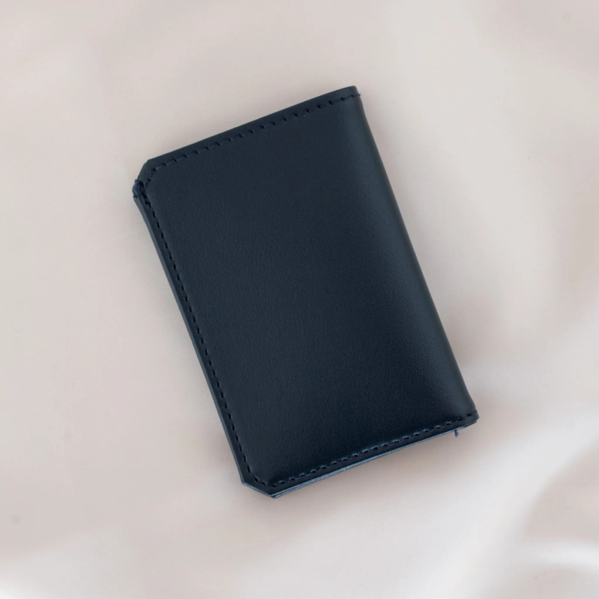 Hibiscus Vegan Apple Leather Card Holder | Navy