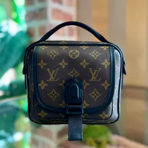 LOUIS VUITTON Quest Monogram Messenger