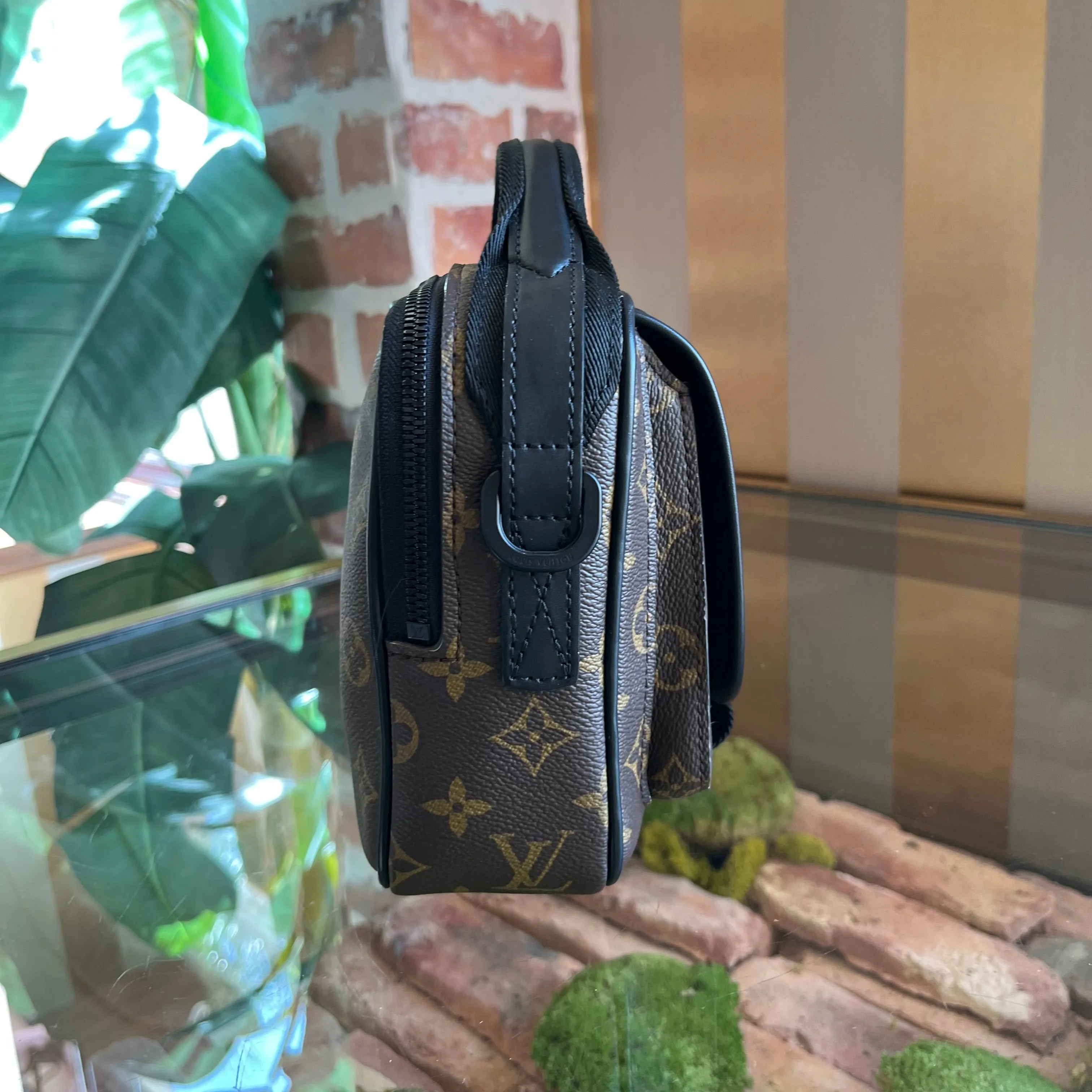 LOUIS VUITTON Quest Monogram Messenger