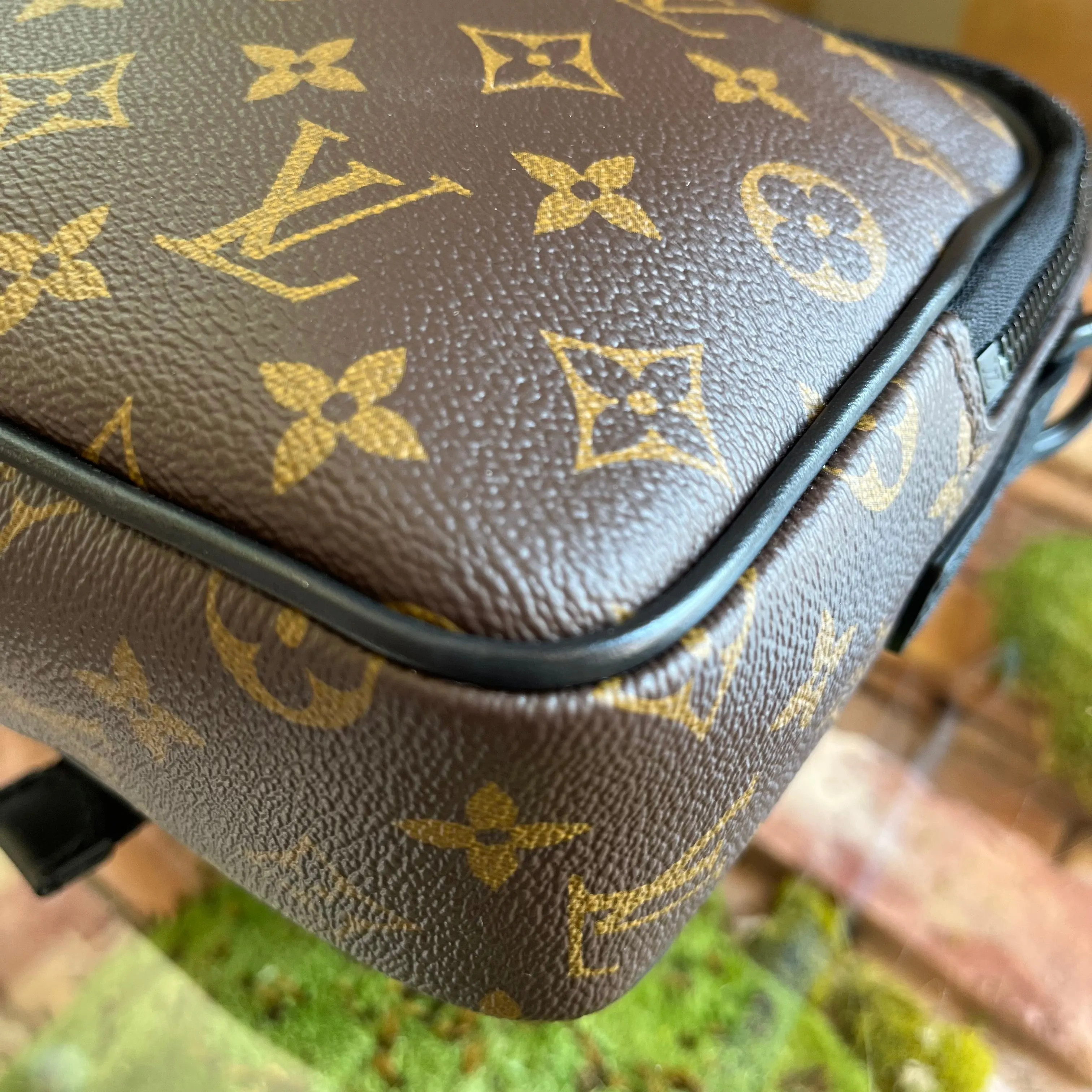 LOUIS VUITTON Quest Monogram Messenger