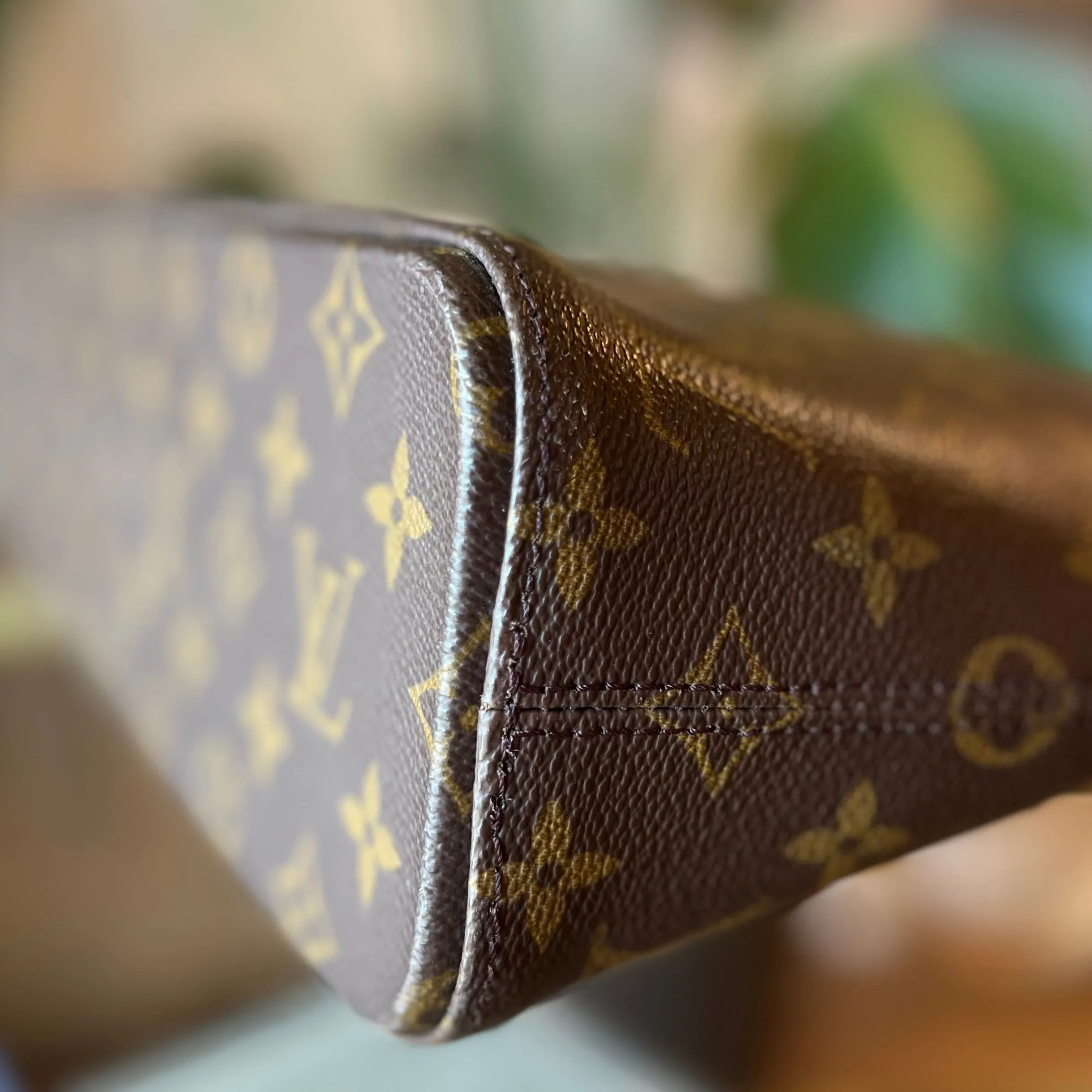 LOUIS VUITTON Vintage Monogram Luco Tote